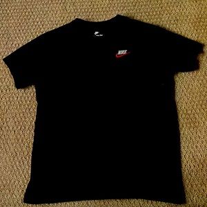 Nike boy's size large black cotton t-shirt